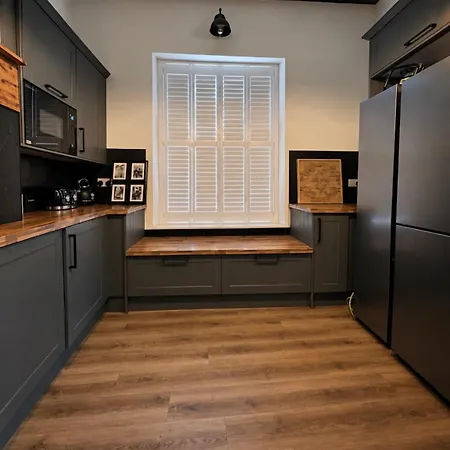 Vicarage 374, Historic 3-bed 3 Bedrooms With Parking Holiday home *
